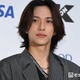 INI池崎理人、海での上裸姿公開「背中と腕がでかすぎる」「美しい筋肉」の声 画像