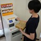 セブン、レジに並ばず荷物が送れる「セルフ発送機」順次導入 フリマ市場の拡大でニーズ高まる 画像