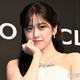 IVEユジン、美ウエスト際立つミニ丈トップスコーデ 香港ショットに「可愛すぎて夜でも目立つ」「スタイル神」と反響 画像