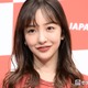 板野友美、美脚輝くミニスカ制服姿に絶賛の声「平成感最高」「学校のマドンナ」 画像