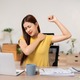 「手が後ろで組めない」原因は肩甲骨にあり？ 1分で肩こりスッキリ「肩甲骨はがし」  画像
