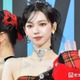aespaカリナ、ヘソ出しトップスから美ウエストチラリ「スタイル抜群」「何頭身あるんだろう」と反響 画像