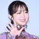 峯岸みなみ、美脚際立つミニスカコーデで奄美大島満喫「脚が真っ直ぐで綺麗」「スタイル良くて憧れる」の声 画像