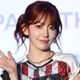LE SSERAFIMサクラ、美ウエスト輝くノースリーブトップス姿に反響「異次元のビジュアル」「可愛すぎる」 画像