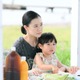 「Tシャツが乾くまで」咲子（蒼井優）がハグする男性は誰？ メインビジュアルめぐる考察白熱「予告がヒント？」「背の高さが…」【ネタバレあり】 画像