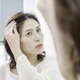 閉経後は「頭の中央の分け目」から薄毛が始まる⁉ 更年期の髪の悩み、原因を専門医が解説 画像