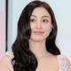 TWICEジヒョ、音楽フェスのオフショット公開 美ウエストチラ見せ衣装に「くびれが美しすぎる」「ボディラインにうっとり」と反響 画像