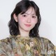 鈴木愛理、圧巻美脚際立つミニ衣装ショットに熱視線「レベチのスタイル」「腰の位置高くて脚長い」 画像
