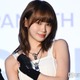 LE SSERAFIMチェウォン、ショート丈シャツ＆ショーパンで美スタイル際立つ「レベチ」「脚のラインが美しい」の声 画像