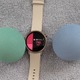 「みんなApple Watch？ 私、シャープなんだけど」付けっぱなしでカロリーを自動記録する“近未来スマートウォッチ”でズボラ体重管理 画像