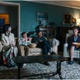 首に頑丈な首輪…何かがおかしい「家族の時間」『HEEL/ヒール』シーン写真＆ヤン・コマサ監督声明文も 画像