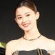 朝比奈彩、美脚際立つスリットスカート姿「オーラがすごい」「大人の色気」 画像