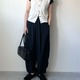 話題の【GU】バルーンパンツは履くだけで今っぽい。モノトーンでまとめて落ち着いた雰囲気に【40代の毎日コーデ】 画像