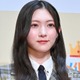 櫻坂46谷口愛季、美脚際立つ初の表題曲センターのミニ丈衣装ショットに絶賛の声「スタイル抜群」「色白で透明感レベチ」 画像